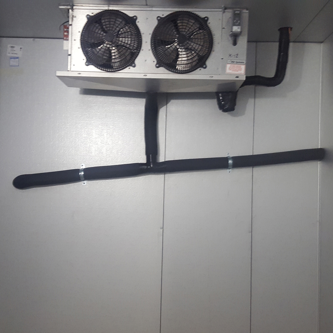 A wall mounted air conditioner unit on the side of a building.